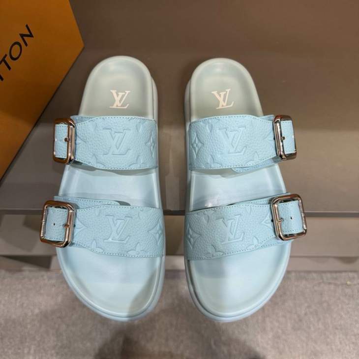 Picture of Louis Vuitton Slippers _SKULVsz38-45mnq0208697